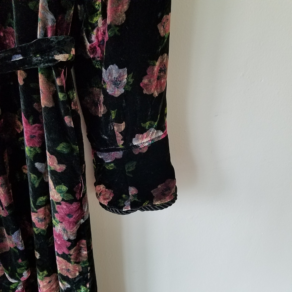 Vintage 1970's Georgette Trabolsi Floral Velvet Shawl Collar Robe - Picture 11 of 16